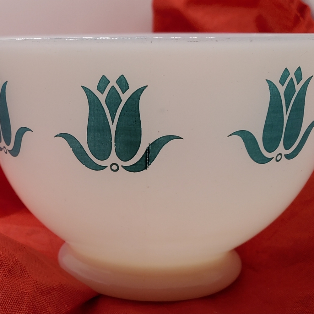 🌷FIRE KING🌷Rare Vintage Blue Tulip Bowl Perfect Shape Milk Glass Bowl